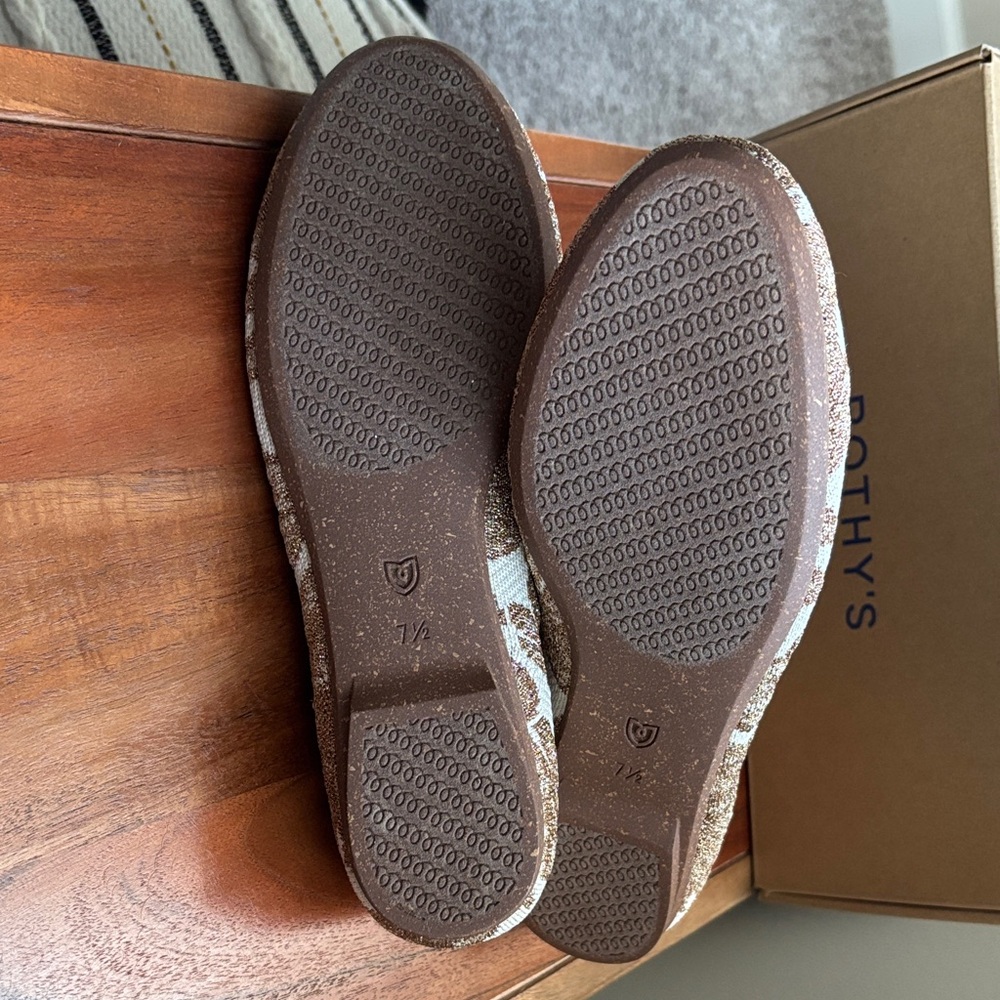 Rothy's lounge loafer in Gold Chantilly - Picture 4 of 10
